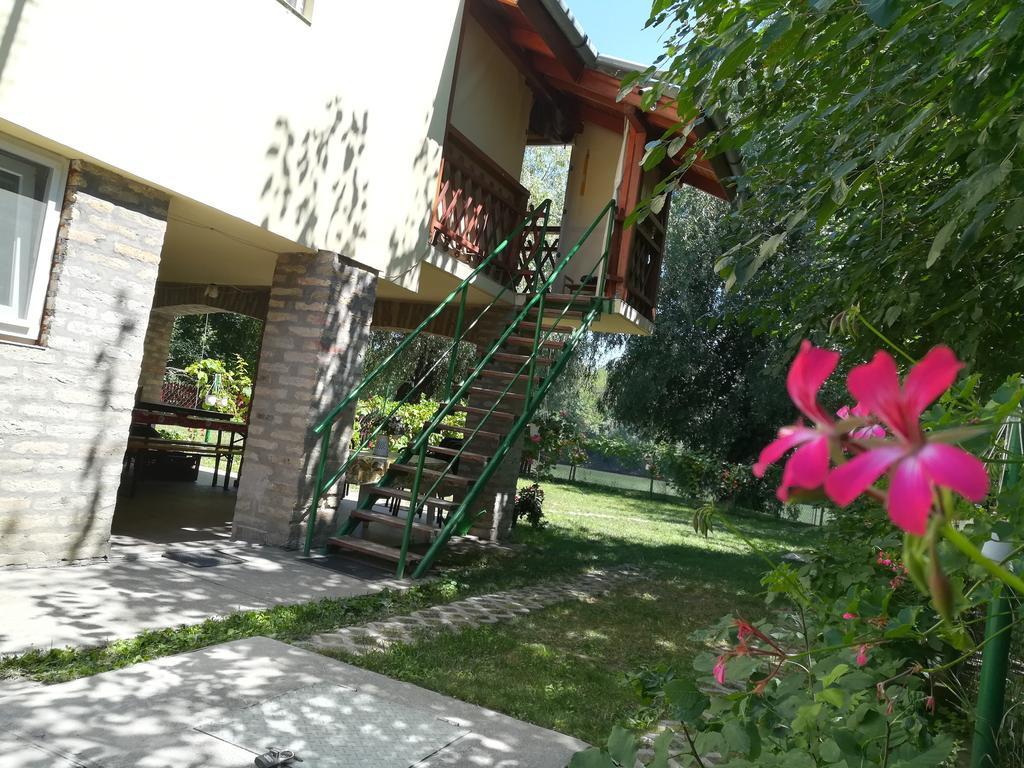 Villa Tiszavirag Vendeghaz Szegedin Exterior foto